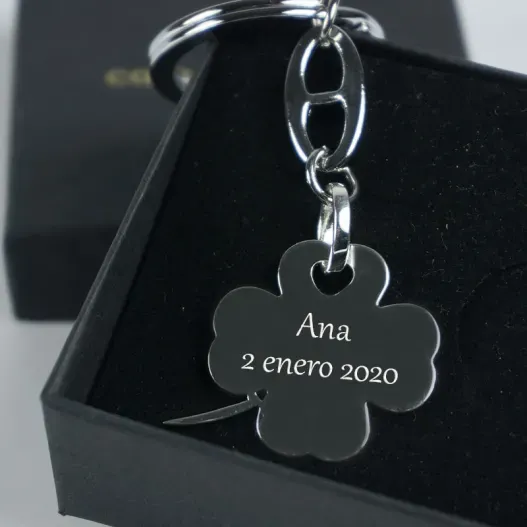 Llavero de plata tr&eacute;bol grabado (Idea de regalo original)