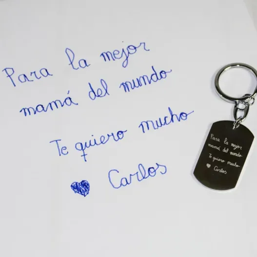 Llavero con tu letra grabada (Vista alternativa)