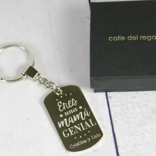 Llavero personalizado Eres una mam&aacute; genial (Detalle de presentación)
