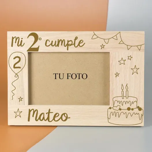 Marco de fotos infantil personalizado para cumple (Detalle de presentación)