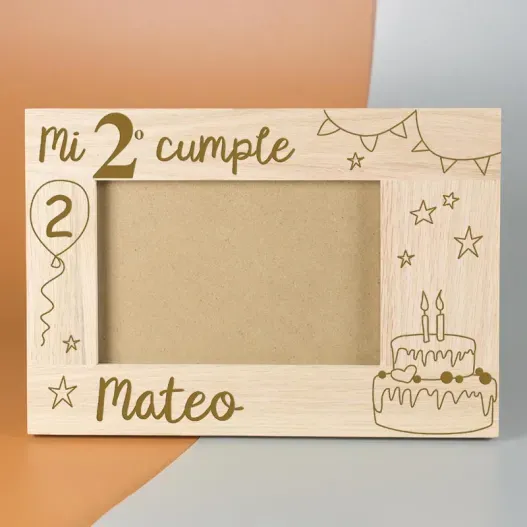 Marco de fotos infantil personalizado para cumple (Foto de catálogo)