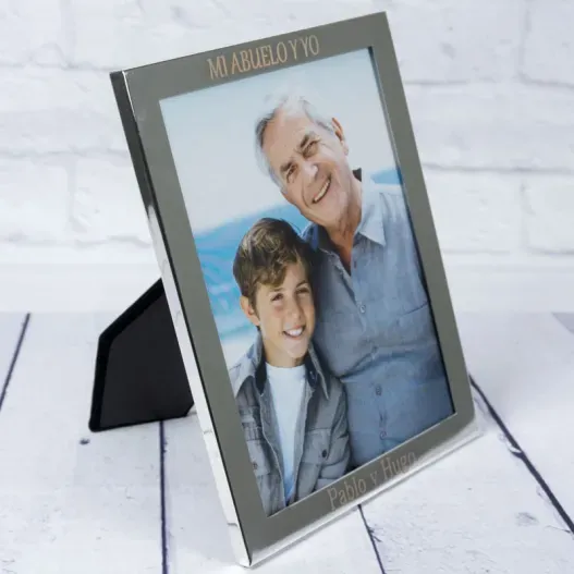 Marco de fotos para abuelo grabado (Detalle de presentación)
