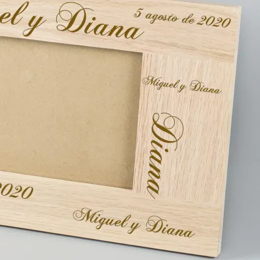 Marco de fotos personalizado para pareja (Detalle de presentación)