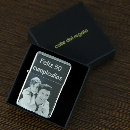 Mechero grabado cumplea&ntilde;os (Vista alternativa)