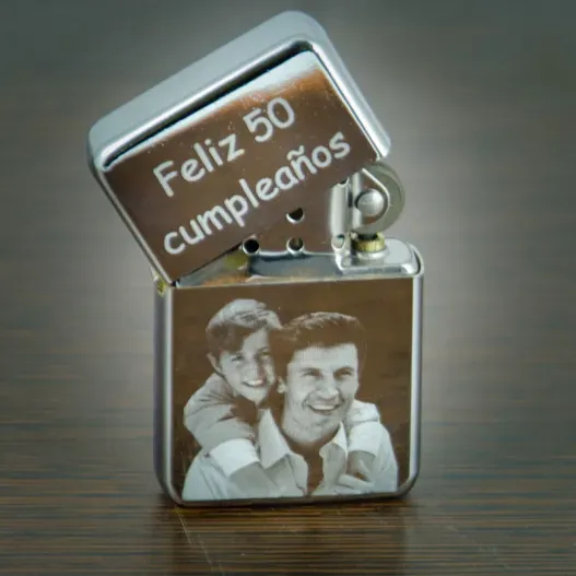Mechero grabado cumplea&ntilde;os (Detalle de presentación)