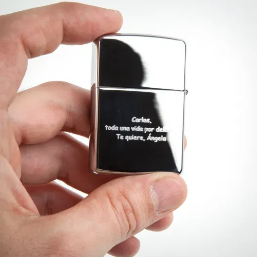 Mechero Zippo grabado con texto (Vista alternativa)
