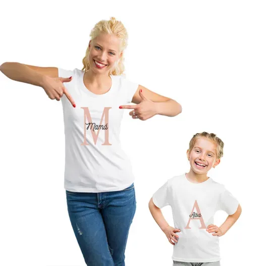 Pack camisetas mam&aacute; e hij@ personalizado Inicial (Detalle de presentación)