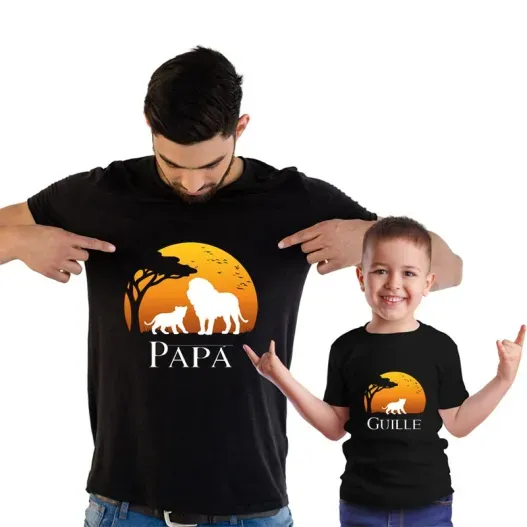 Pack camisetas negras padre e hijo personalizadas con nombre 'Leones' (Vista secundaria)