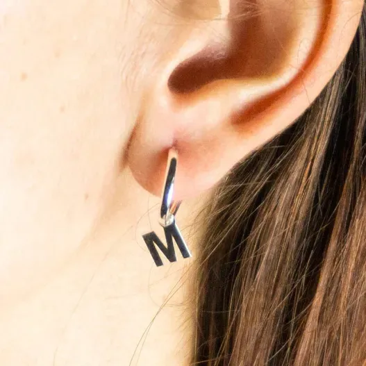 Pendientes personalizados con la inicial (Vista alternativa)
