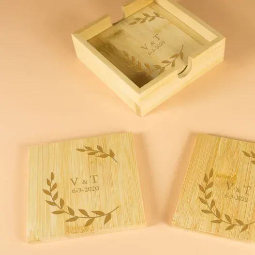 Posavasos Bamb&uacute; grabados con monograma (Detalle de presentación)