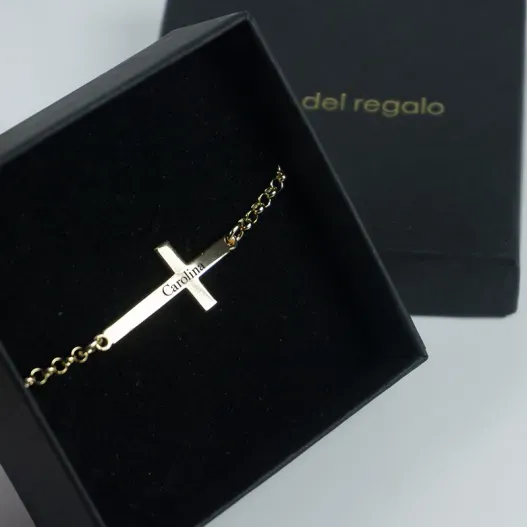 Pulsera cruz personalizada ba&ntilde;ada en oro (Idea de regalo original)