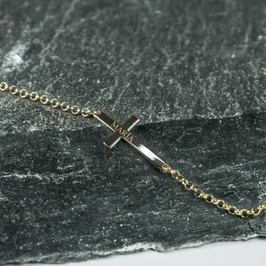 Pulsera cruz personalizada ba&ntilde;ada en oro (Vista alternativa)