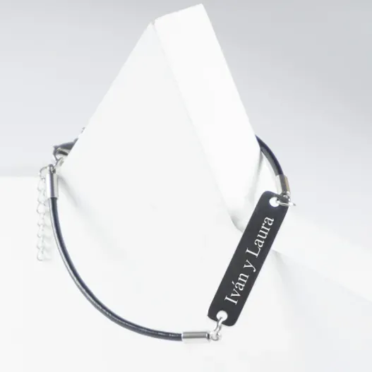 Pulsera de acero y cuero personalizada (Vista alternativa)