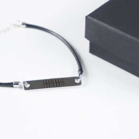 Pulsera de plata personalizada 'Latidos' (Vista alternativa)