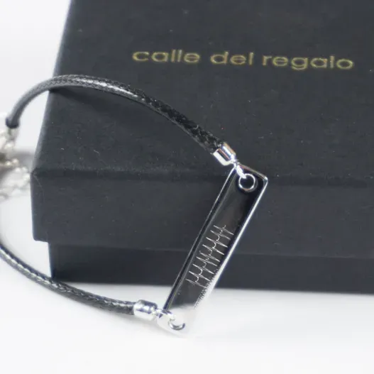 Pulsera de plata personalizada 'Latidos' (Detalle de presentación)