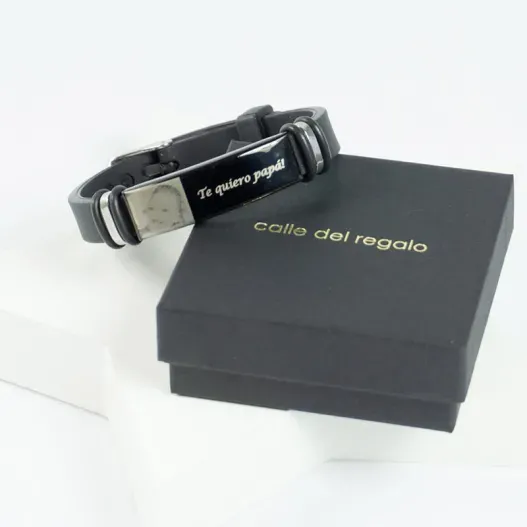 Pulsera grabada con foto para hombre (Detalle de presentación)