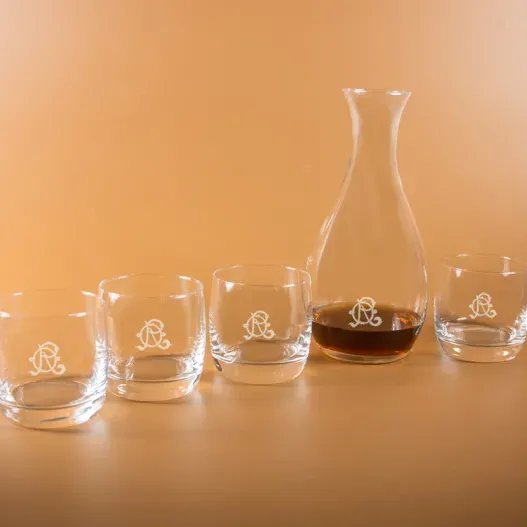Set decantador y vasos whisky con monograma (Detalle de presentación)