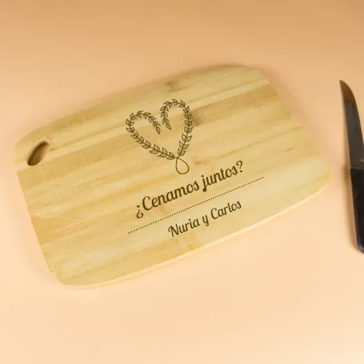 Tabla de madera grabada con coraz&oacute;n (Idea de regalo original)