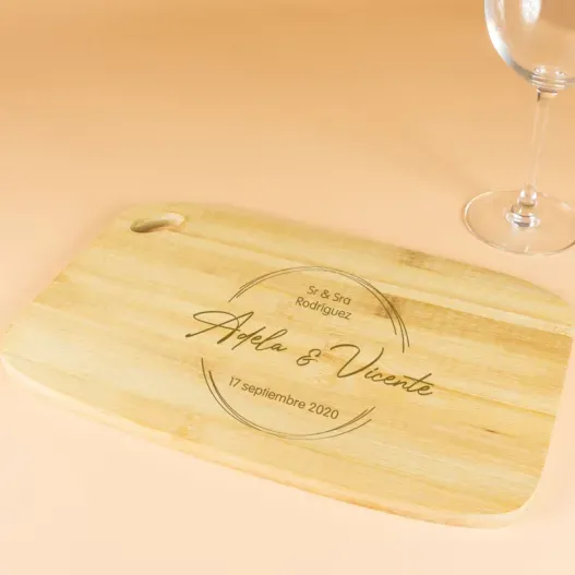 Tabla de madera para pareja grabada