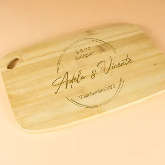 Tabla de madera para pareja grabada (Vista alternativa)
