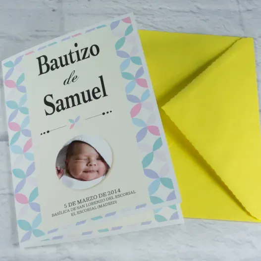 Tarjeta personalizada para el bautizo de un beb&eacute; (Vista alternativa)