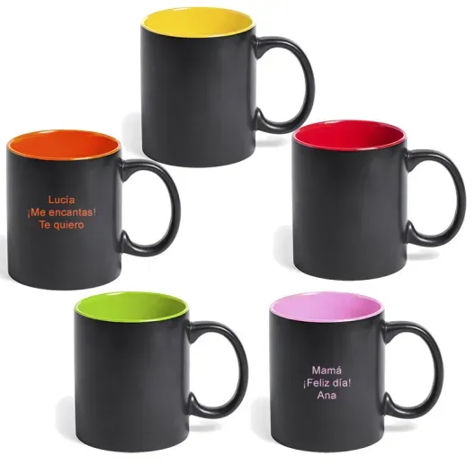 Taza de desayuno negra