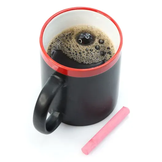 Taza pizarra con tiza de color (Vista alternativa)