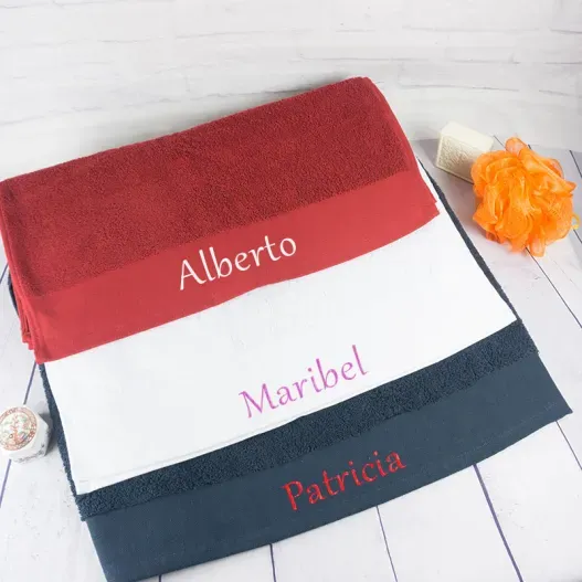 Toalla BIO bordada (Detalle de presentación)