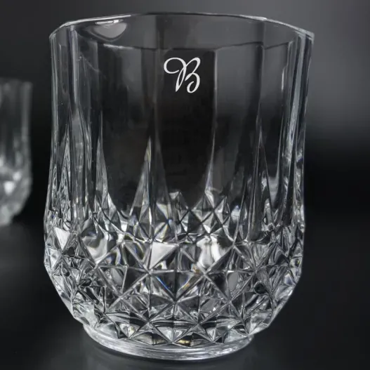Vasos de whisky tallados grabados con inicial (Vista alternativa)