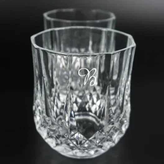 Vasos de whisky tallados grabados con inicial (Idea de regalo original)