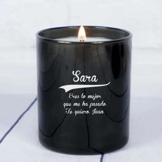 Vela grabada 'Nombre y dedicatoria' con campana de cristal (Vista alternativa)