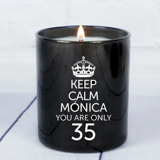 Vela personalizada 'Keep calm, you are only' (Detalle de presentación)
