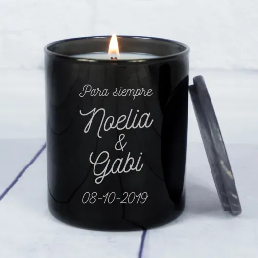 Vela personalizada para pareja con campana de cristal (Detalle de presentación)