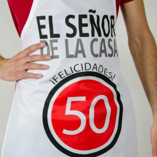 Delantal cumplea&ntilde;os personalizado (Detalle de presentación)
