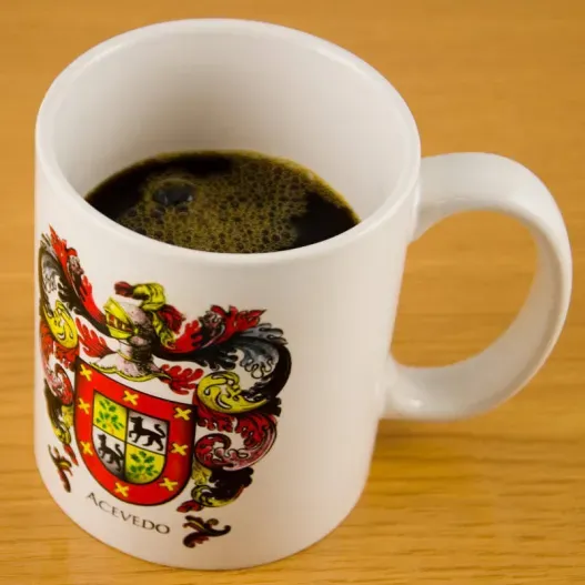 Taza con escudo her&aacute;ldico (Vista alternativa)