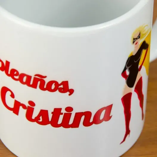 Taza superhero&iacute;na personalizada (Detalle de presentación)