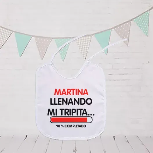Babero personalizado Llenando mi tripita... (Detalle de presentación)