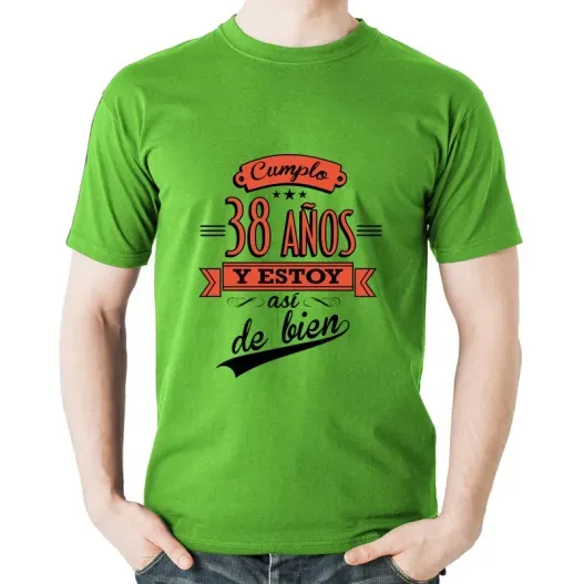 Camiseta cumplo a&ntilde;os as&iacute; de bien (Detalle de presentación)