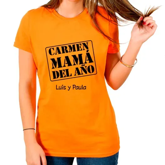 Camiseta mam&aacute; del a&ntilde;o personalizada (Detalle de presentación)