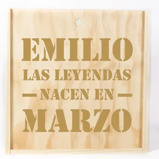 Camiseta personalizada Las leyendas nacen... (Detalle de presentación)
