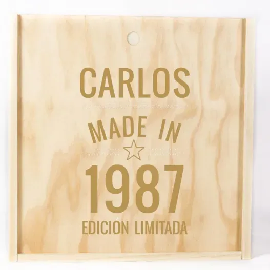 Camiseta personalizada 'Made in' (Detalle de presentación)