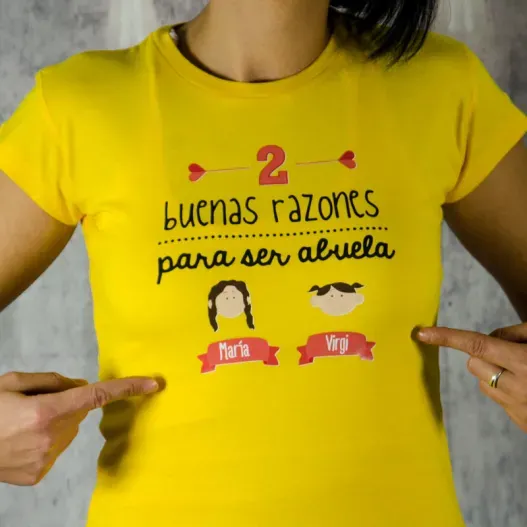 Camiseta razones para ser abuela (Detalle de presentación)