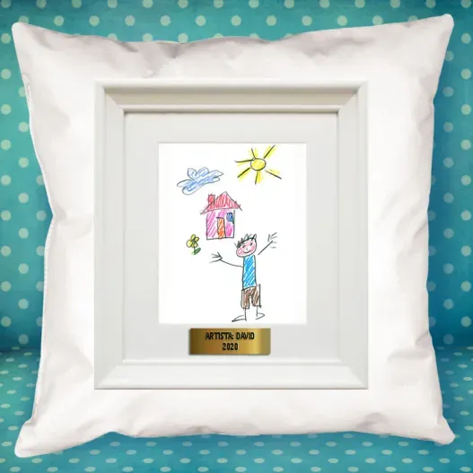 Coj&iacute;n personalizado con el dibujo de tu artista (Detalle de presentación)