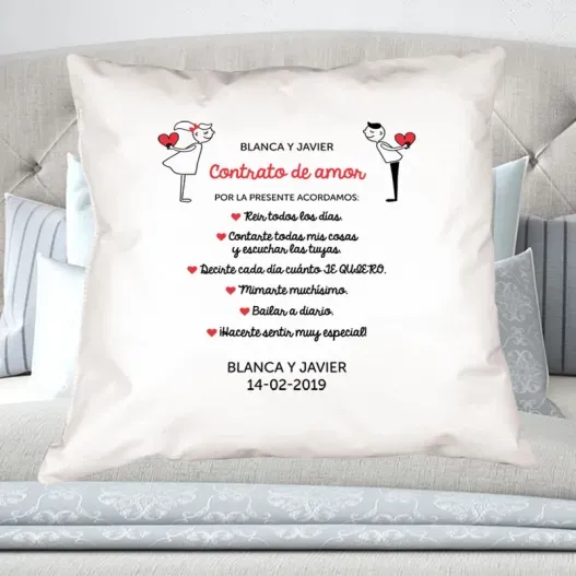 Coj&iacute;n personalizado contrato de amor (Detalle de presentación)