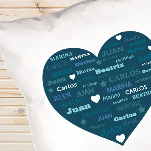 Coj&iacute;n personalizado Familia 'Coraz&oacute;n' (Detalle de presentación)