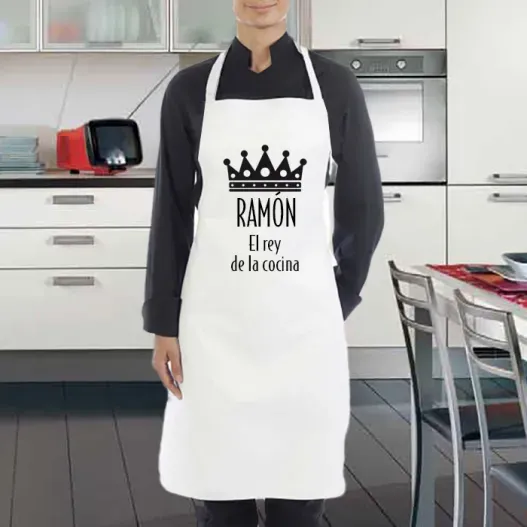 Delantal "El rey de la cocina" personalizado (Detalle de presentación)