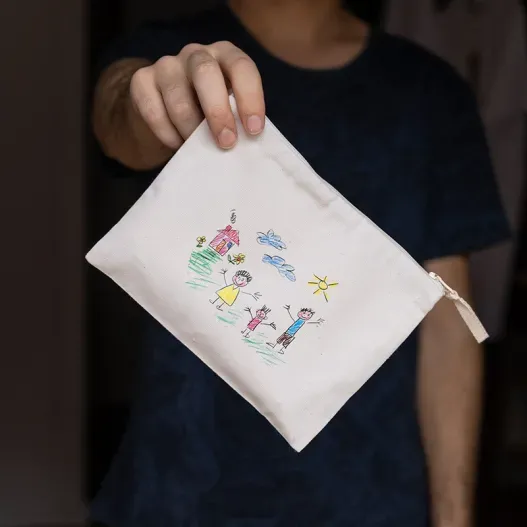 Neceser BIO personalizado con el dibujo de tu hijo (Vista alternativa)