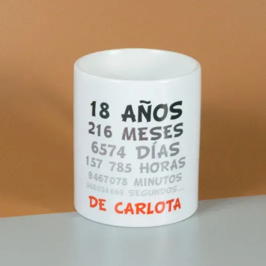 Taza 18 cumplea&ntilde;os personalizada (Detalle de presentación)