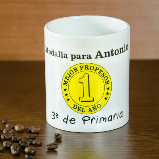 Taza personalizada 'Medalla al mejor profe del a&ntilde;o' (Idea de regalo original)