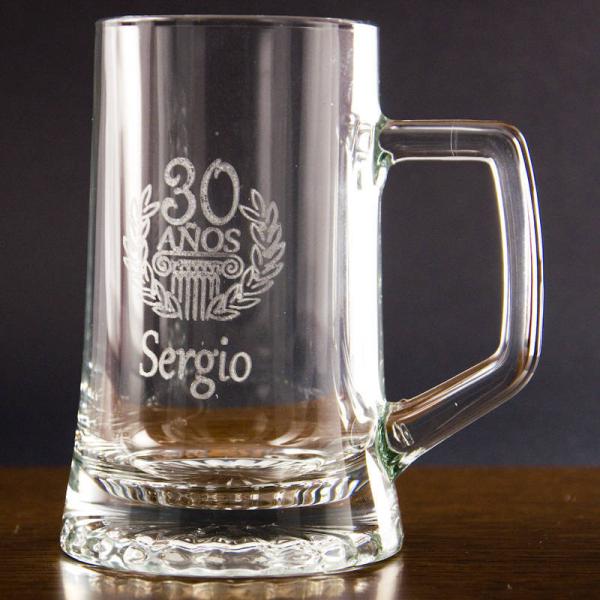 Regalos personalizados: Cristaler&iacute;a personalizada: Jarra de cerveza en caja de madera para cumplea&ntilde;os